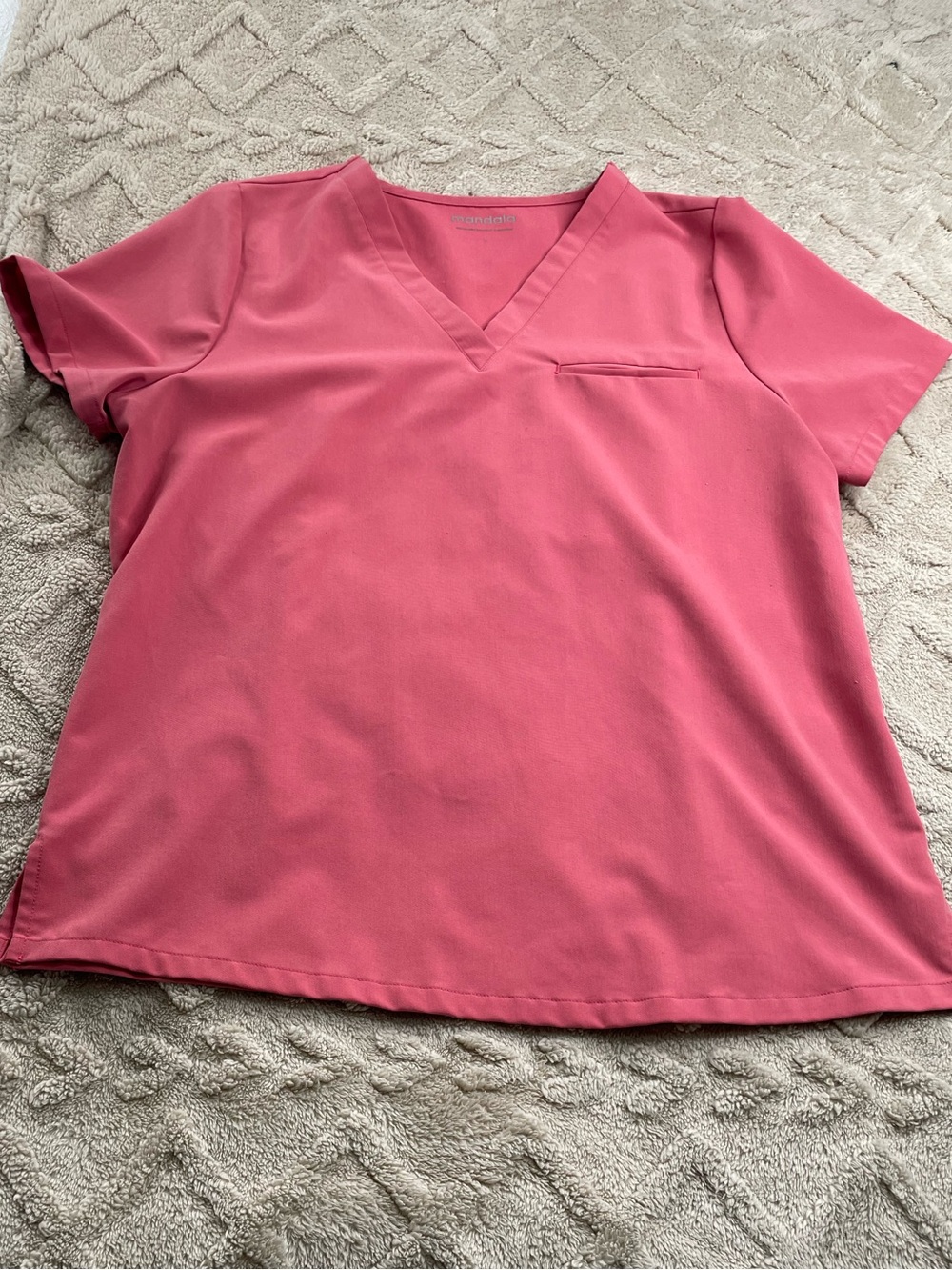 Mandala  V-Neck Short Sleeve Top in Soft Rose Pink Sz Large Medical Staff
